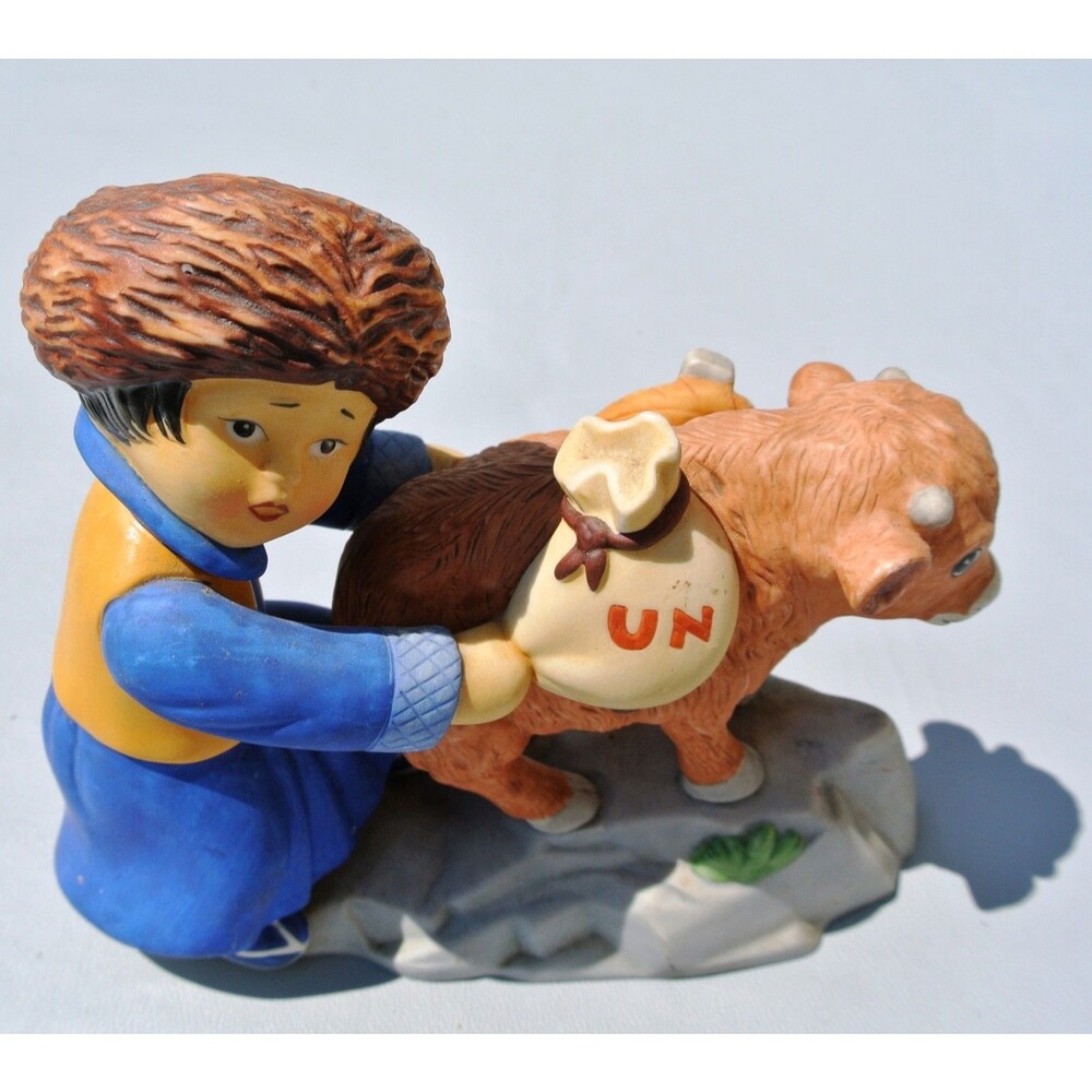 Set Of 2 1982 Franklin Porcelain UN Children Andres Colombia Hari Nepal Figurine